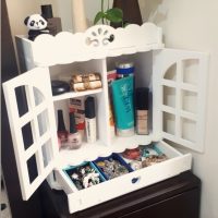 استند لوازم آرایشی خونه خاص مدل دردار خونه خاص