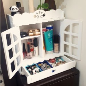 استند لوازم آرایشی خونه خاص مدل دردار خونه خاص